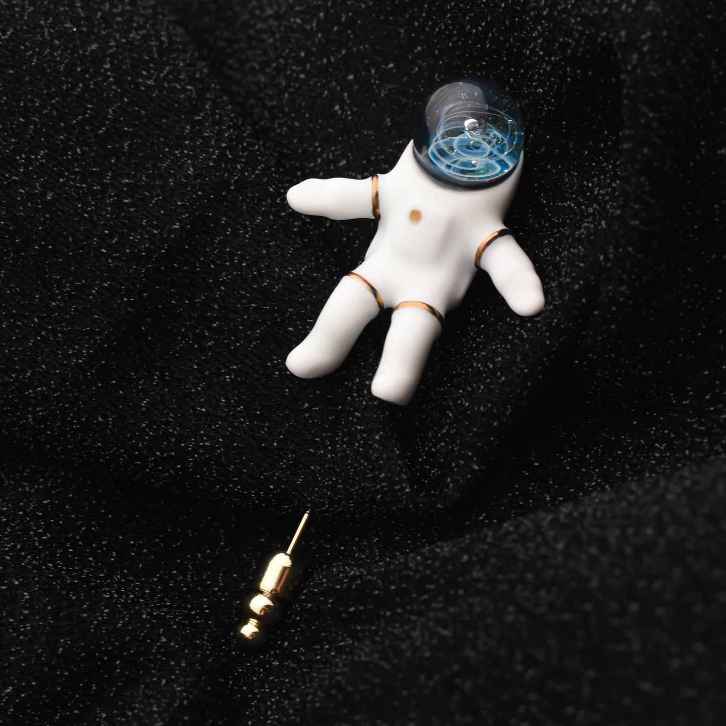 Putogn! Astronaut Brooch – Handmade Space Blown Glass Pin for Sci-Fi Lovers & Cosmic Fashionistas!