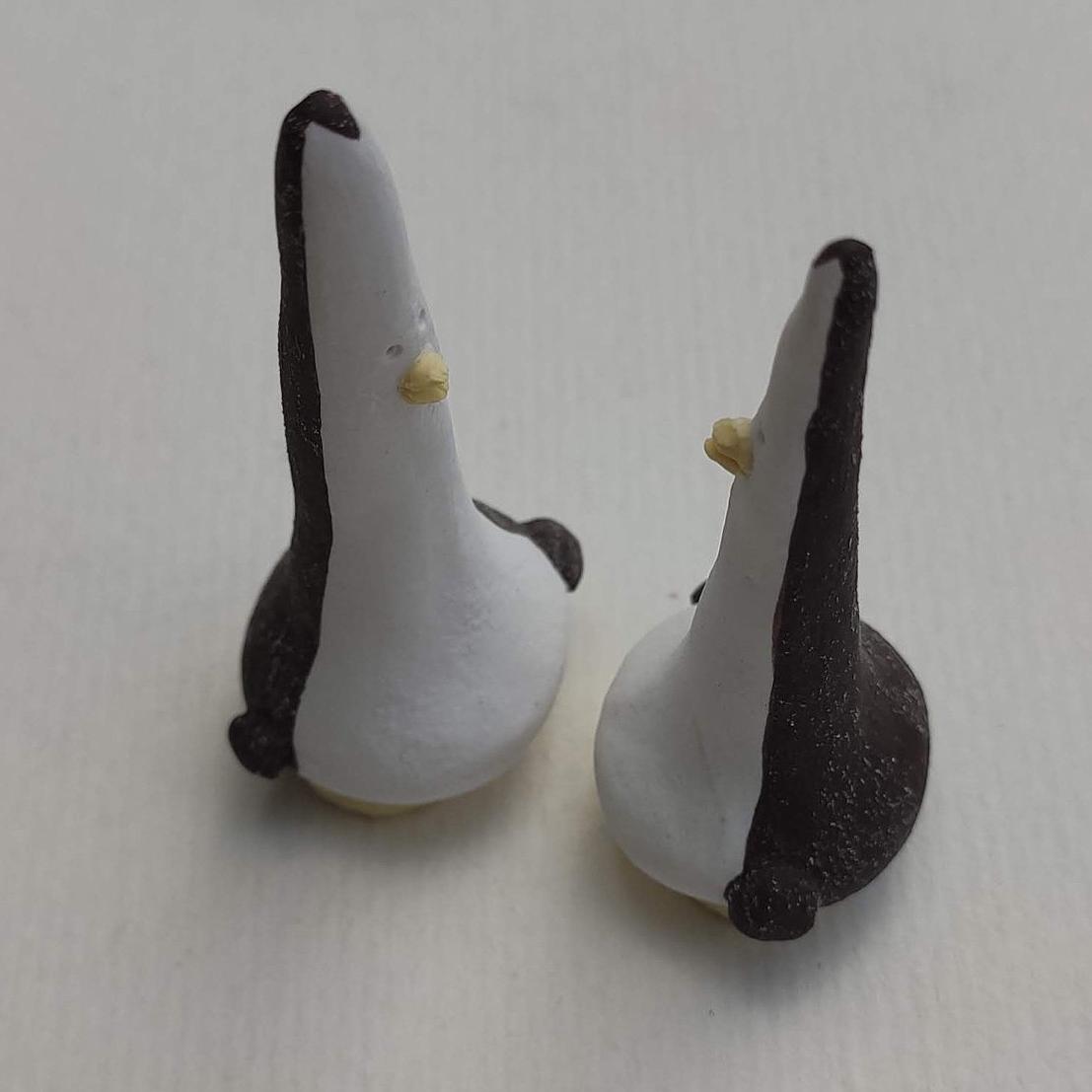 Putogn! Ceramic Mini Penguin Figurines β Handmade Warming-Themed Decor for Animal Lovers & Nature-Inspired Homes!
