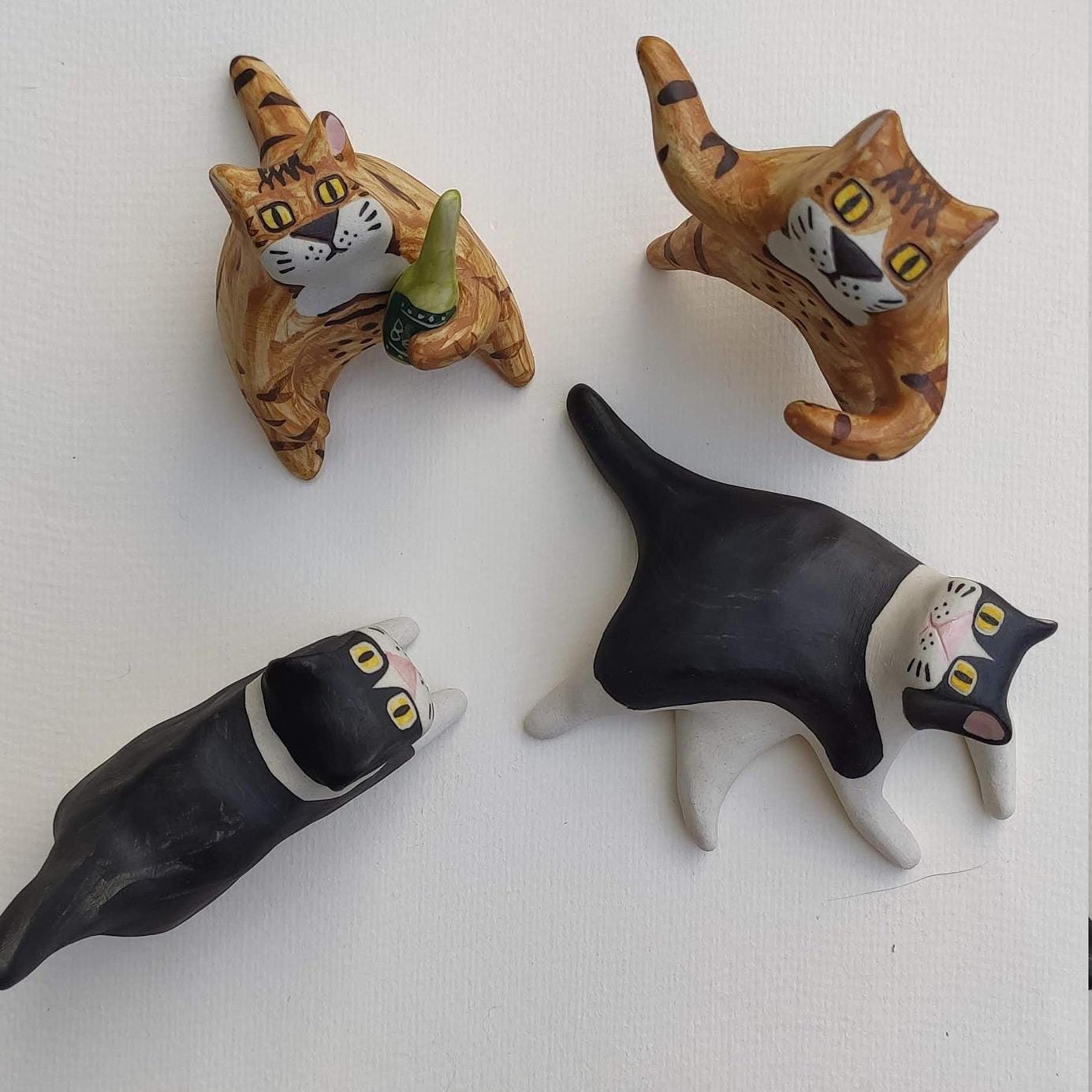 Putogn! Black and White Dazing Cats Square Face Figurine โ Handmade Quirky Cat Decor for Cat Lovers & Modern Homes!