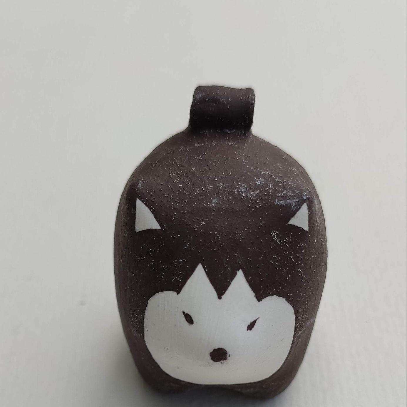 Putogn! Ceramic Mini Husky Aleska Figurines โ Handmade Rustic Pet Dog Decor for Animal Lovers & Nature-Inspired Homes!