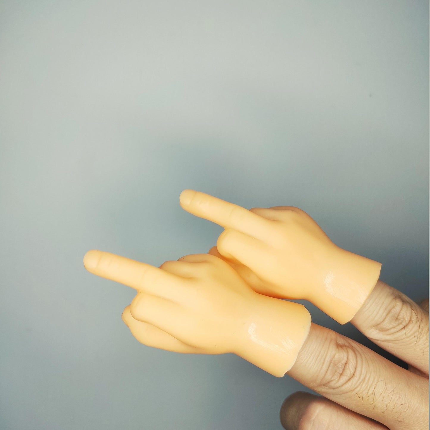 Putogn! Hilarious Tiny Hands Finger Set – Pinch or Middle Finger Gestures for Pranksters, Gag Gifts, & Fun Lovers!
