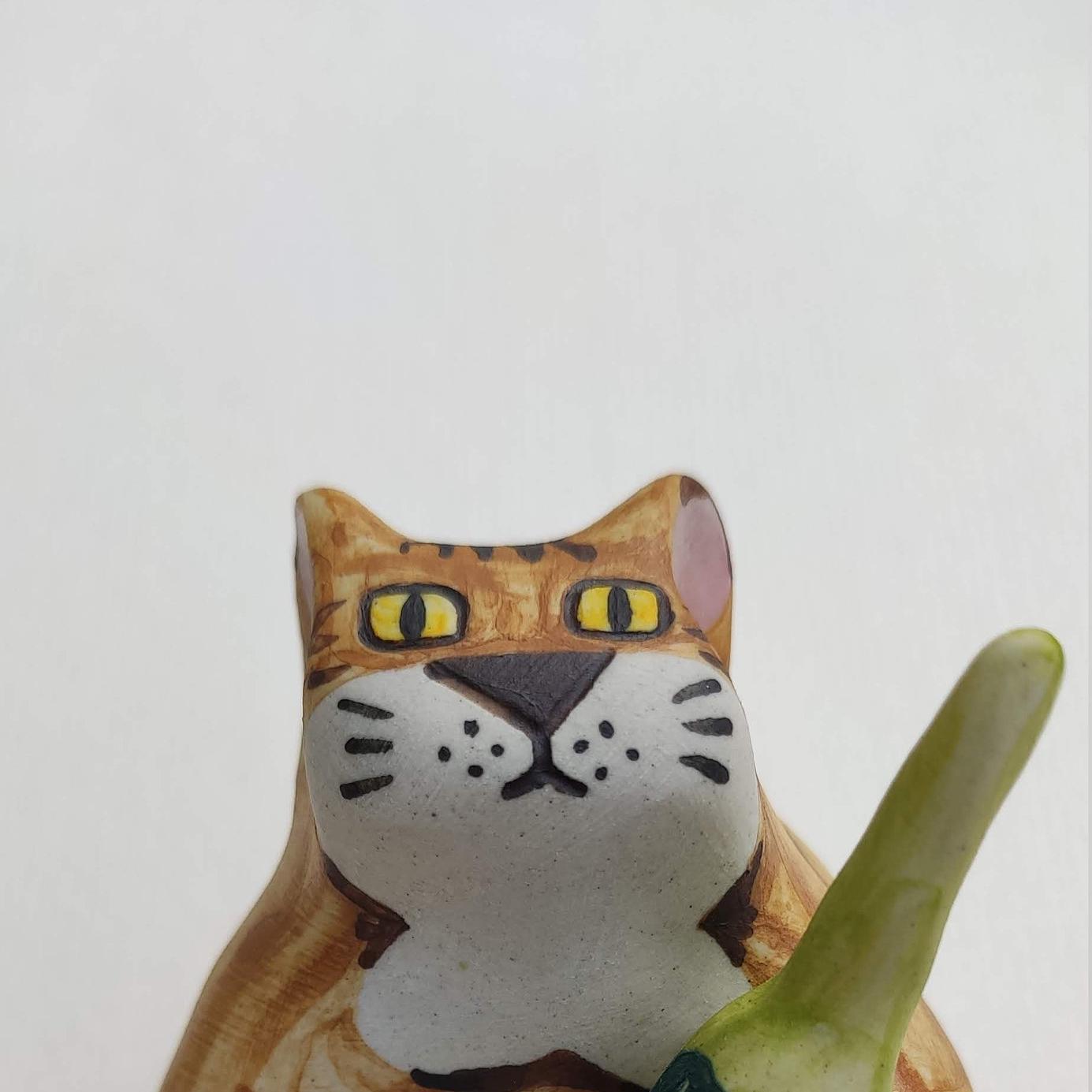 Putogn! Beer Bottle Orange Tabby Cat Figurine โ Handmade Dazing Cat Decor for Cat Lovers & Beer Enthusiasts!