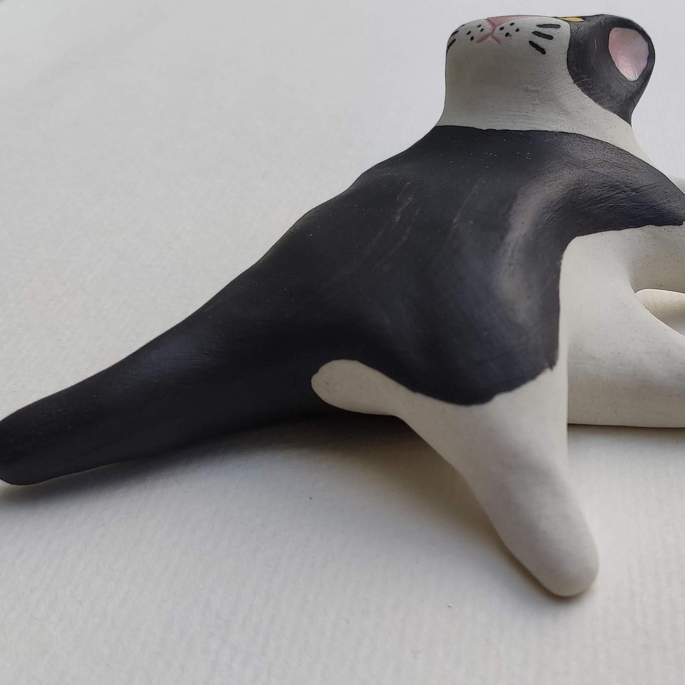 Putogn! Black and White Dazing Cats Square Face Figurine β Handmade Quirky Cat Decor for Cat Lovers & Modern Homes!