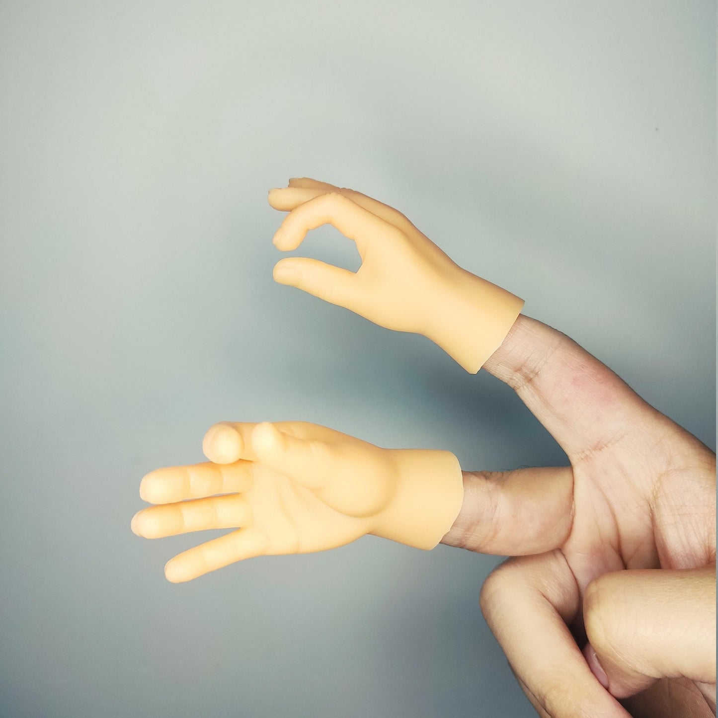 Putogn! Hilarious Tiny Hands Finger Set – Pinch or Middle Finger Gestures for Pranksters, Gag Gifts, & Fun Lovers!
