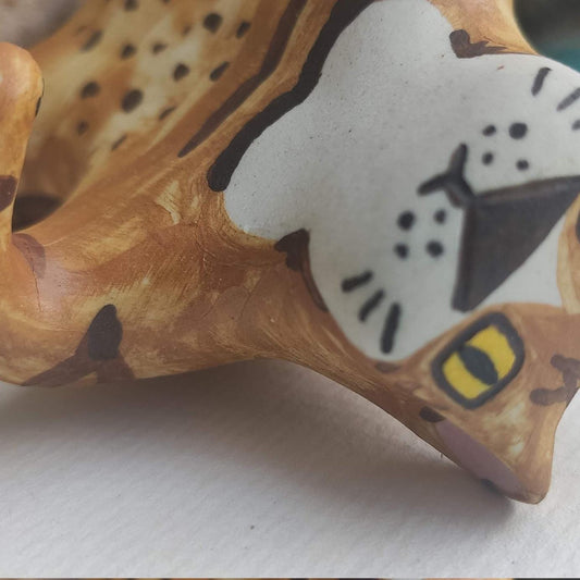 Putogn! Welcome Standing Orange Tabby Ceramic Cat Figurine – Handmade Dazing Cat Decor for Cat Lovers & Cozy Homes!