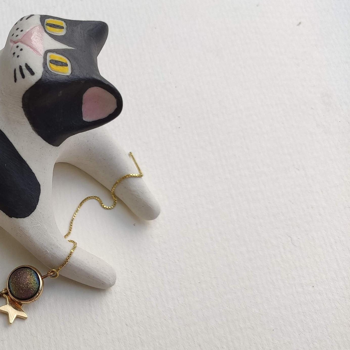 Putogn! Black and White Dazing Cats Square Face Figurine β Handmade Quirky Cat Decor for Cat Lovers & Modern Homes!