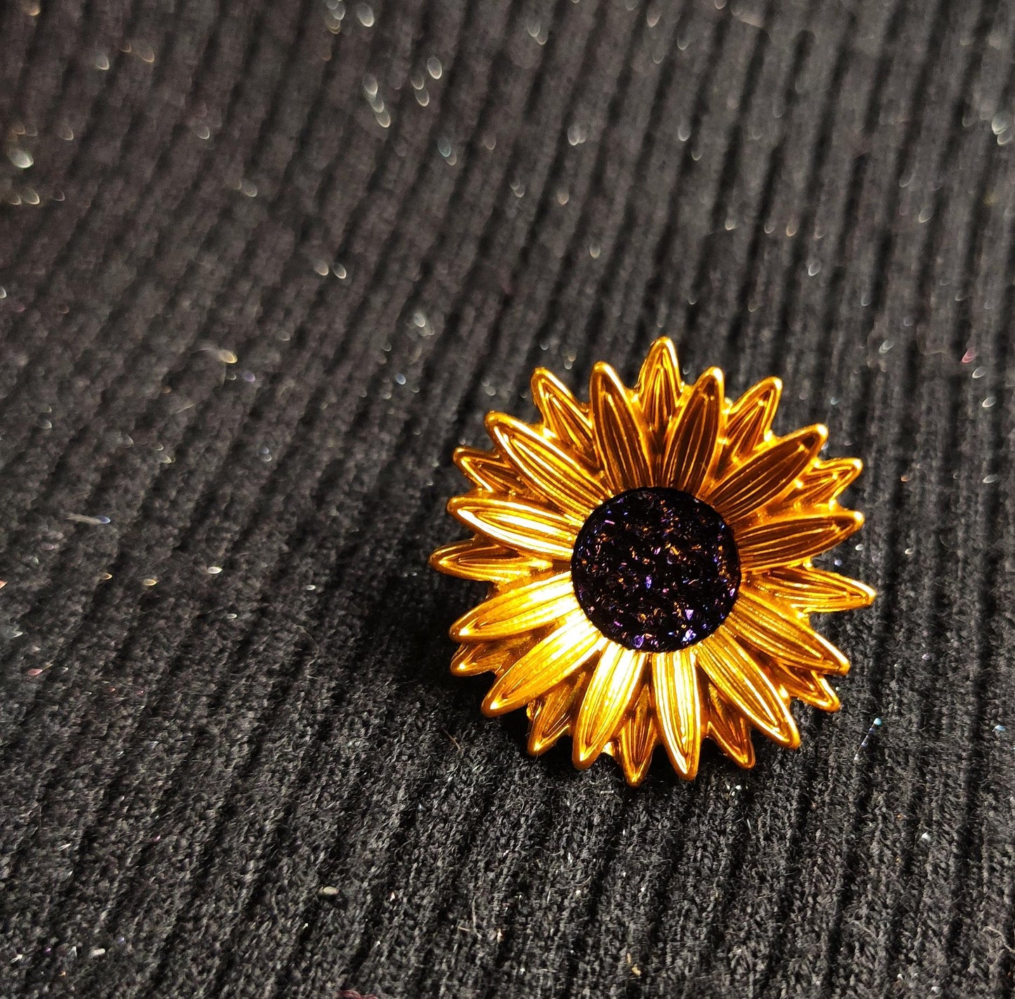 Putogn! Enamel Purple Flower Daisy Brooch โ Handmade Vintage-Inspired Pin for Nature Lovers & Boho Fashionistas!