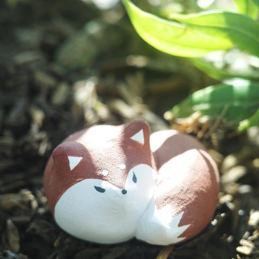 Ceramic Mini Fox – Handcrafted Red Sleeping Fox, Mini Garden Decor, Handmade Pottery Animals, Nature Lovers & Home Decor