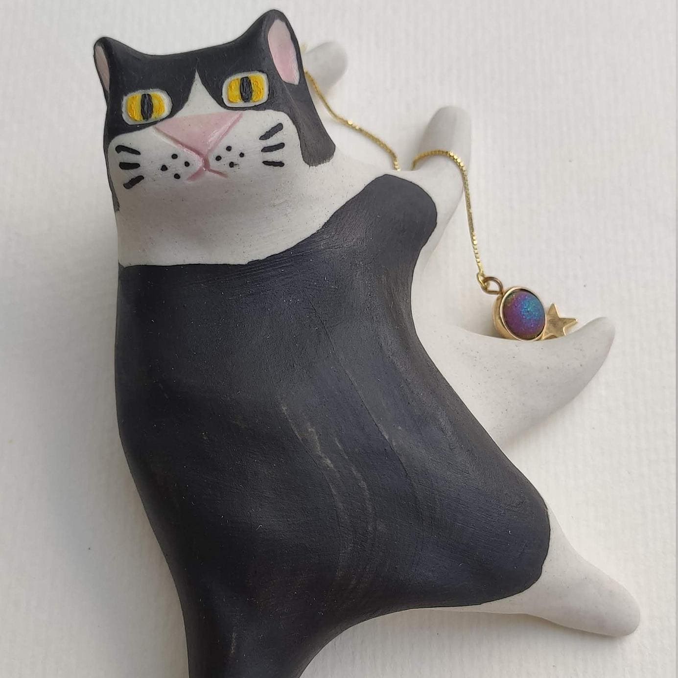 Putogn! Black and White Dazing Cats Square Face Figurine β Handmade Quirky Cat Decor for Cat Lovers & Modern Homes!