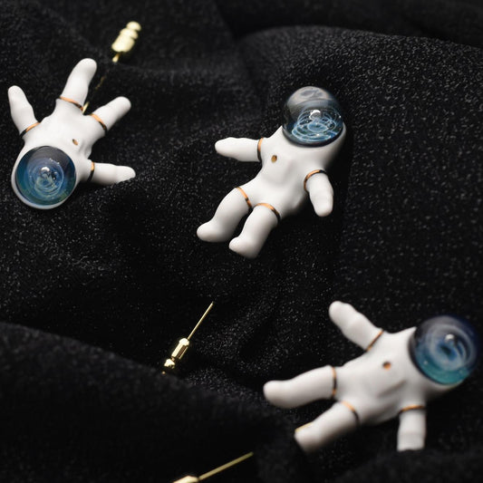 Putogn! Astronaut Brooch – Handmade Space Blown Glass Pin for Sci-Fi Lovers & Cosmic Fashionistas!