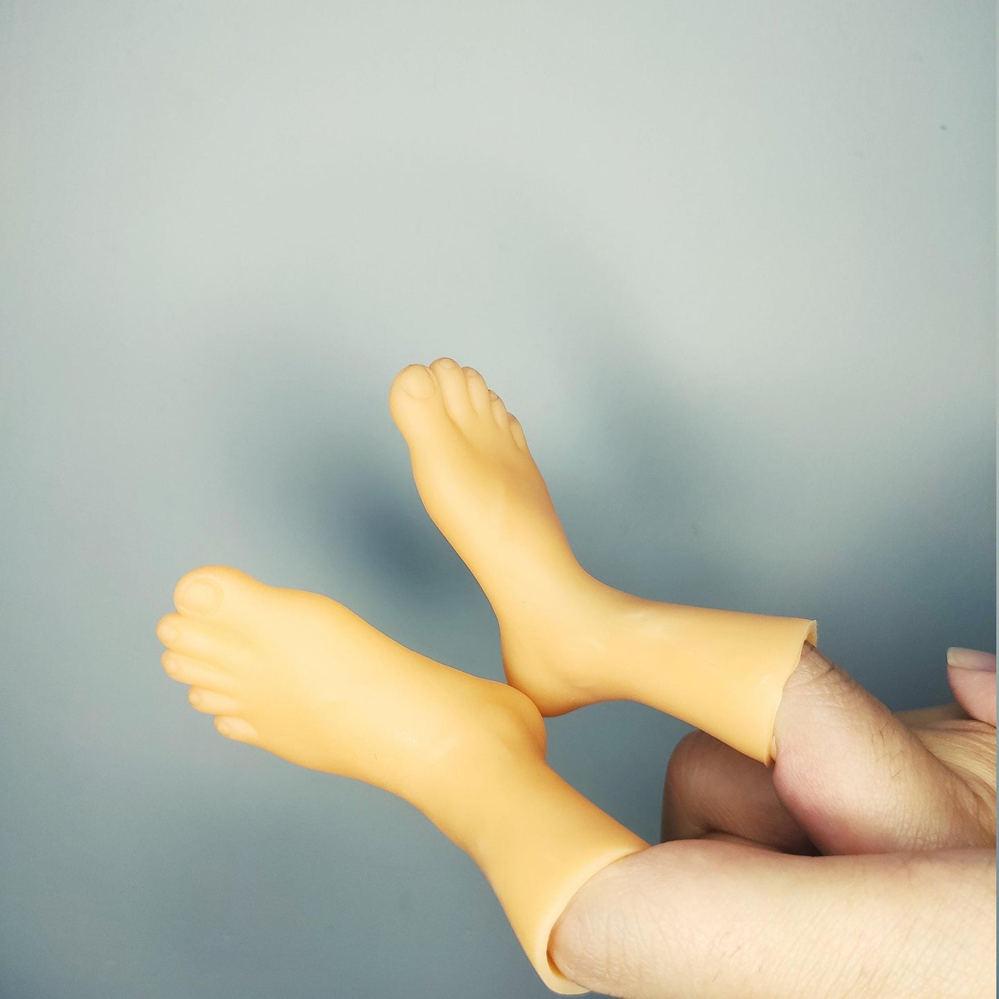 Putogn! Finger Hands or Little Feet Pet Set – Hilarious Tiny Hands and Feet for Pranksters, Meme Lovers & Fun Enthusiasts!