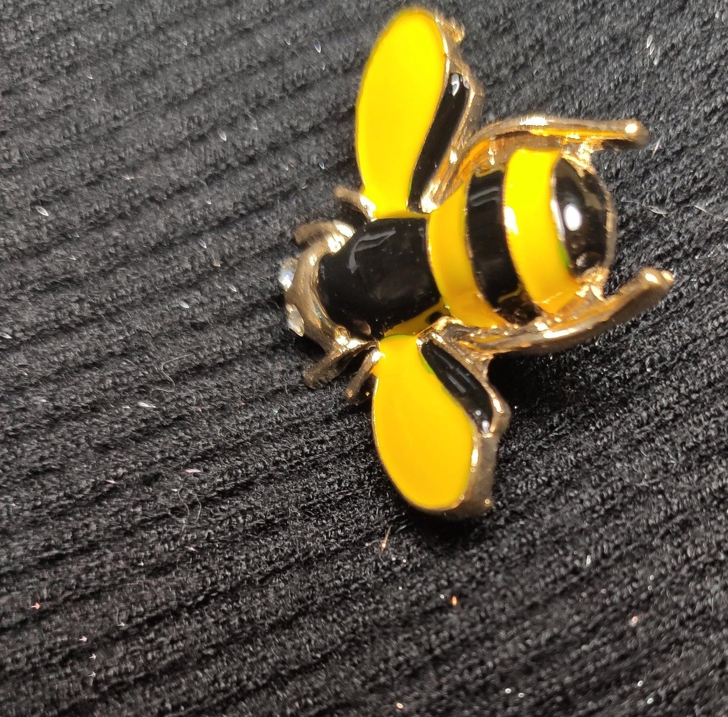 Putogn! Vintage Enamel Butter Bee Brooch – Handmade Nature-Inspired Pin for Garden Lovers & Boho Fashionistas!