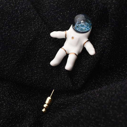 Putogn! Astronaut Brooch – Handmade Space Blown Glass Pin for Sci-Fi Lovers & Cosmic Fashionistas!