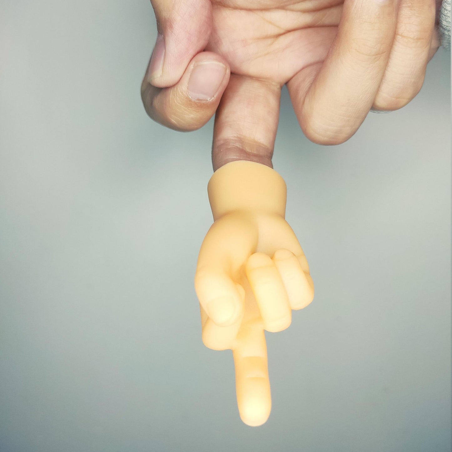 Putogn! Hilarious Tiny Hands Finger Set – Pinch or Middle Finger Gestures for Pranksters, Gag Gifts, & Fun Lovers!