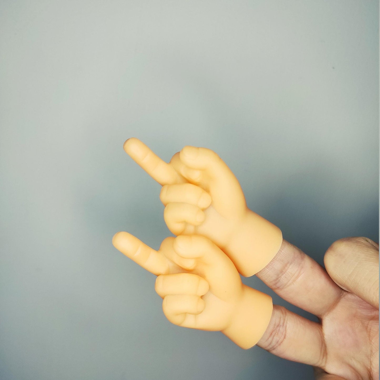 Putogn! Hilarious Tiny Hands Finger Set – Pinch or Middle Finger Gestures for Pranksters, Gag Gifts, & Fun Lovers!
