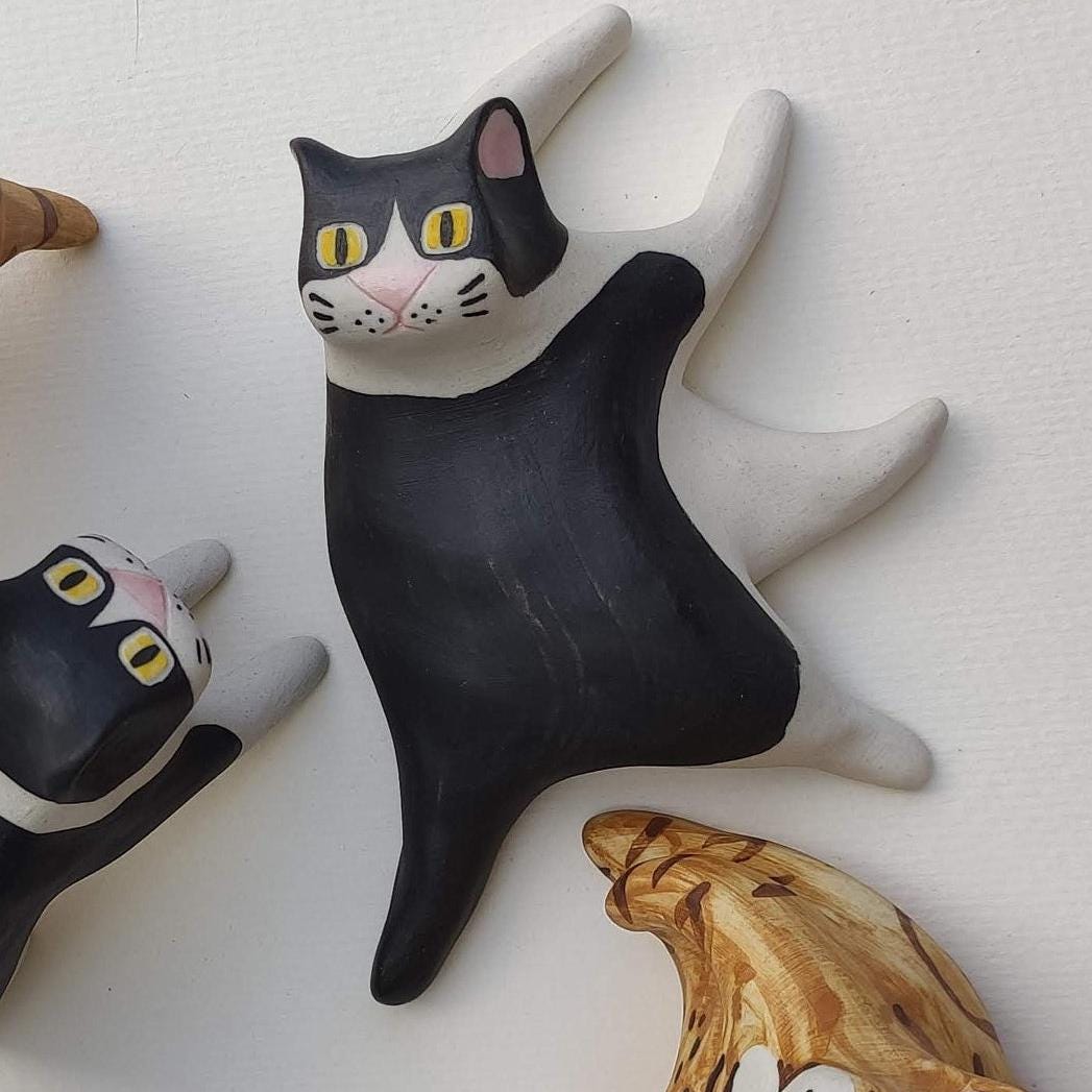 Putogn! Black and White Dazing Cats Square Face Figurine – Handmade Quirky Cat Decor for Cat Lovers & Modern Homes!