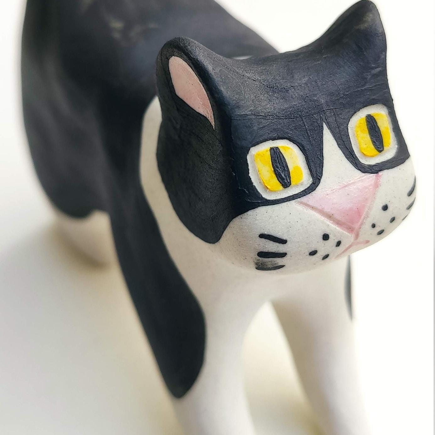Putogn! Black and White Dazing Cats Square Face Figurine – Handmade Quirky Cat Decor for Cat Lovers & Modern Homes!