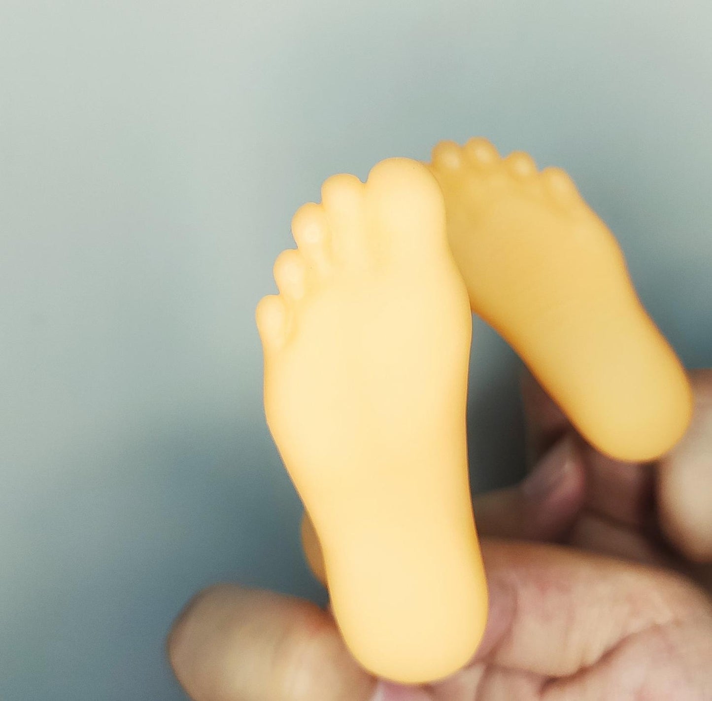 Putogn! Finger Hands or Little Feet Pet Set – Hilarious Tiny Hands and Feet for Pranksters, Meme Lovers & Fun Enthusiasts!