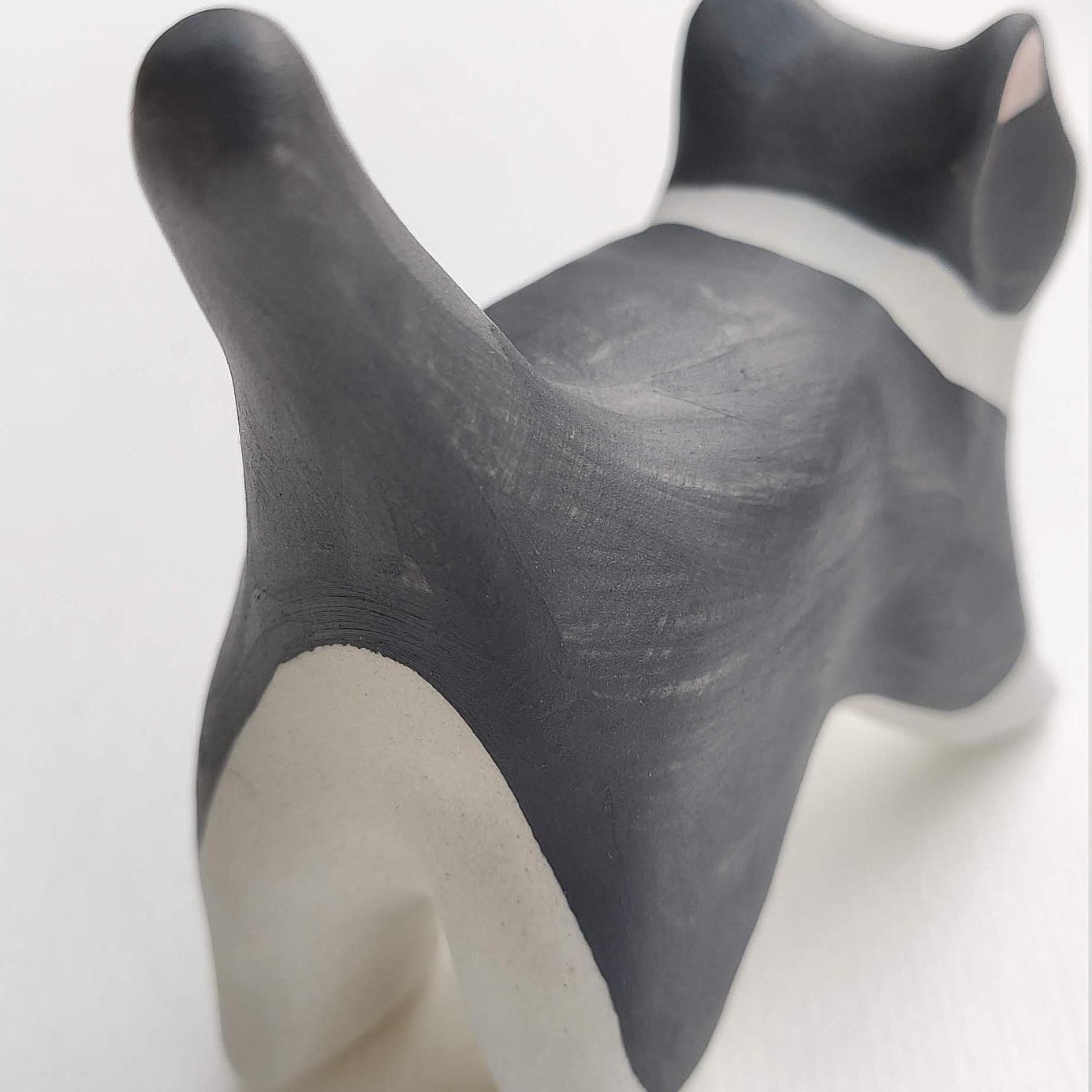 Putogn! Black and White Dazing Cats Square Face Figurine – Handmade Quirky Cat Decor for Cat Lovers & Modern Homes!