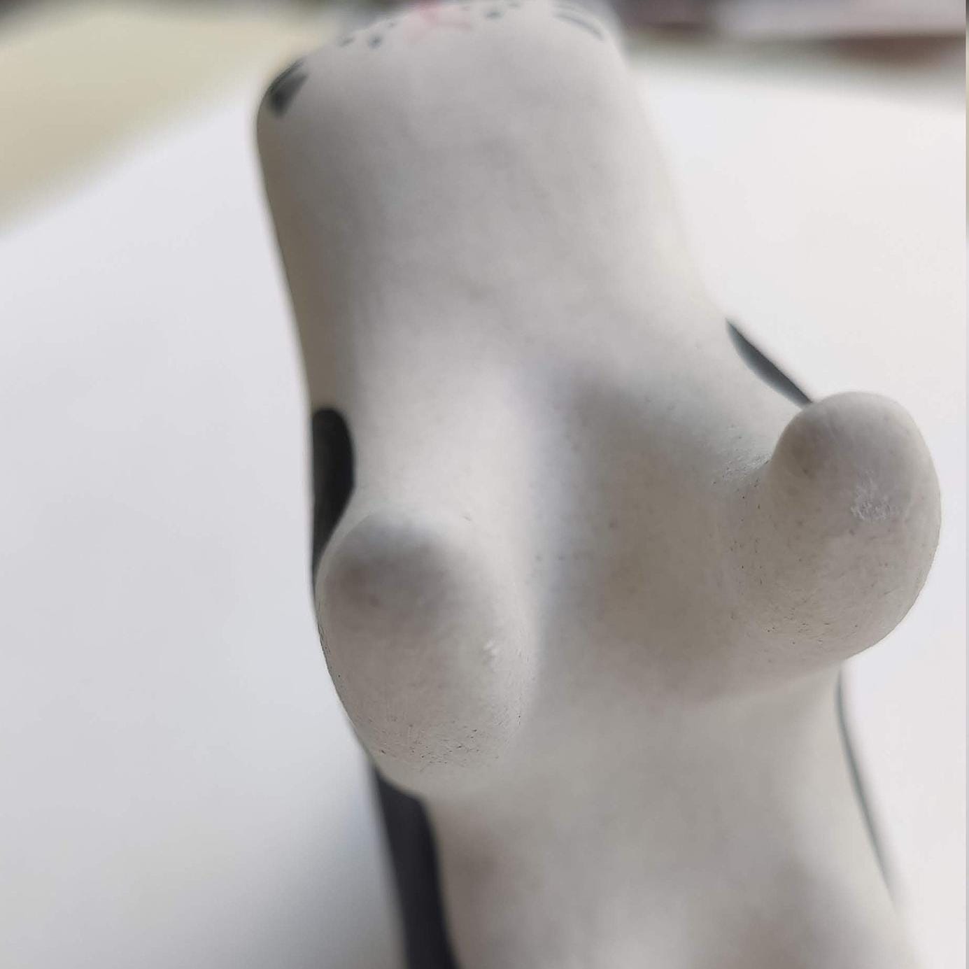 Putogn! Black and White Dazing Cats Square Face Figurine – Handmade Quirky Cat Decor for Cat Lovers & Modern Homes!