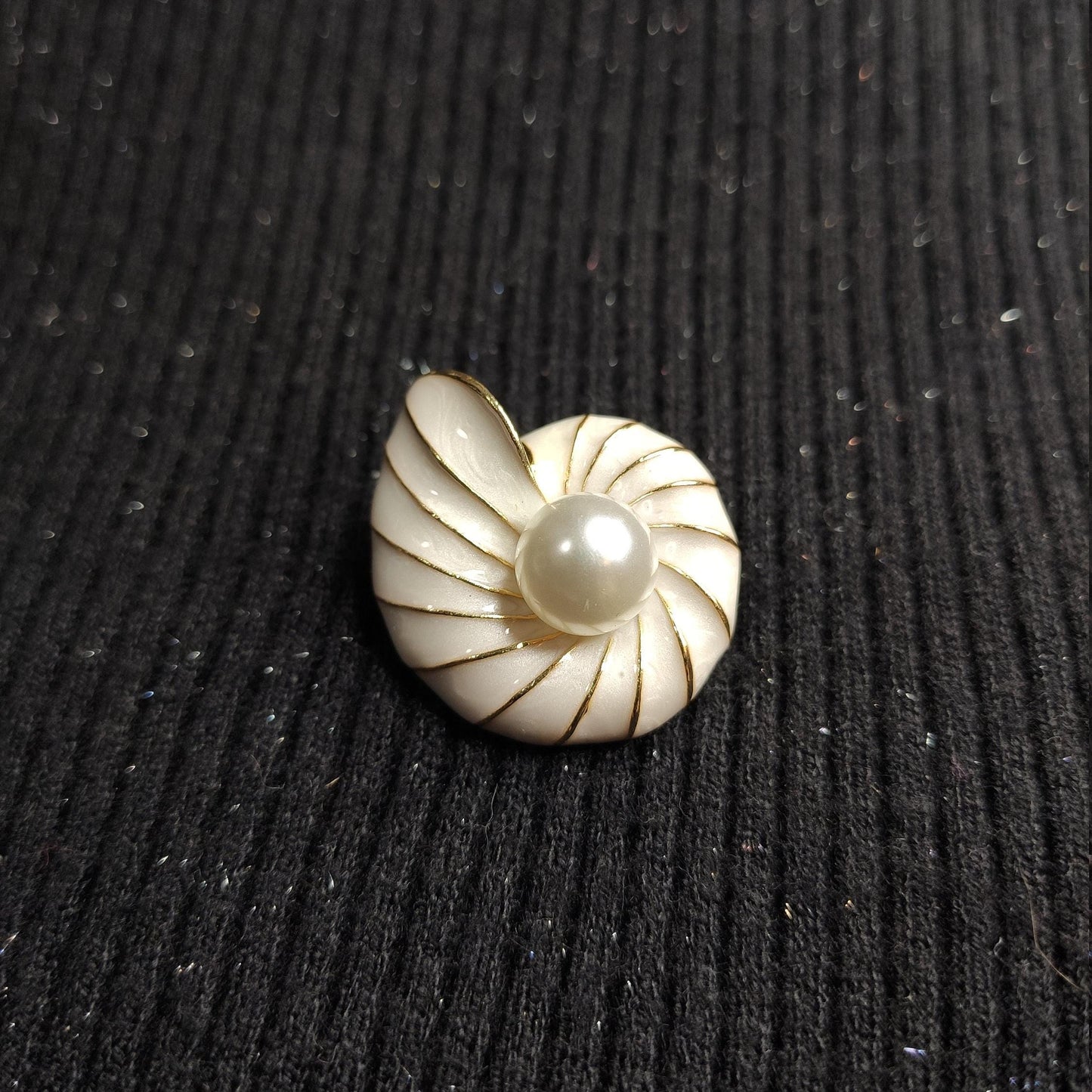 Putogn! Nautilus Shells with Pearl Brooch – Handmade Ocean-Inspired Jewelry for Nature Lovers & Elegant Fashionistas!