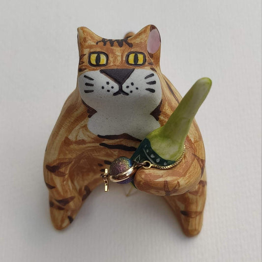Putogn! Beer Bottle Orange Tabby Cat Figurine – Handmade Dazing Cat Decor for Cat Lovers & Beer Enthusiasts!