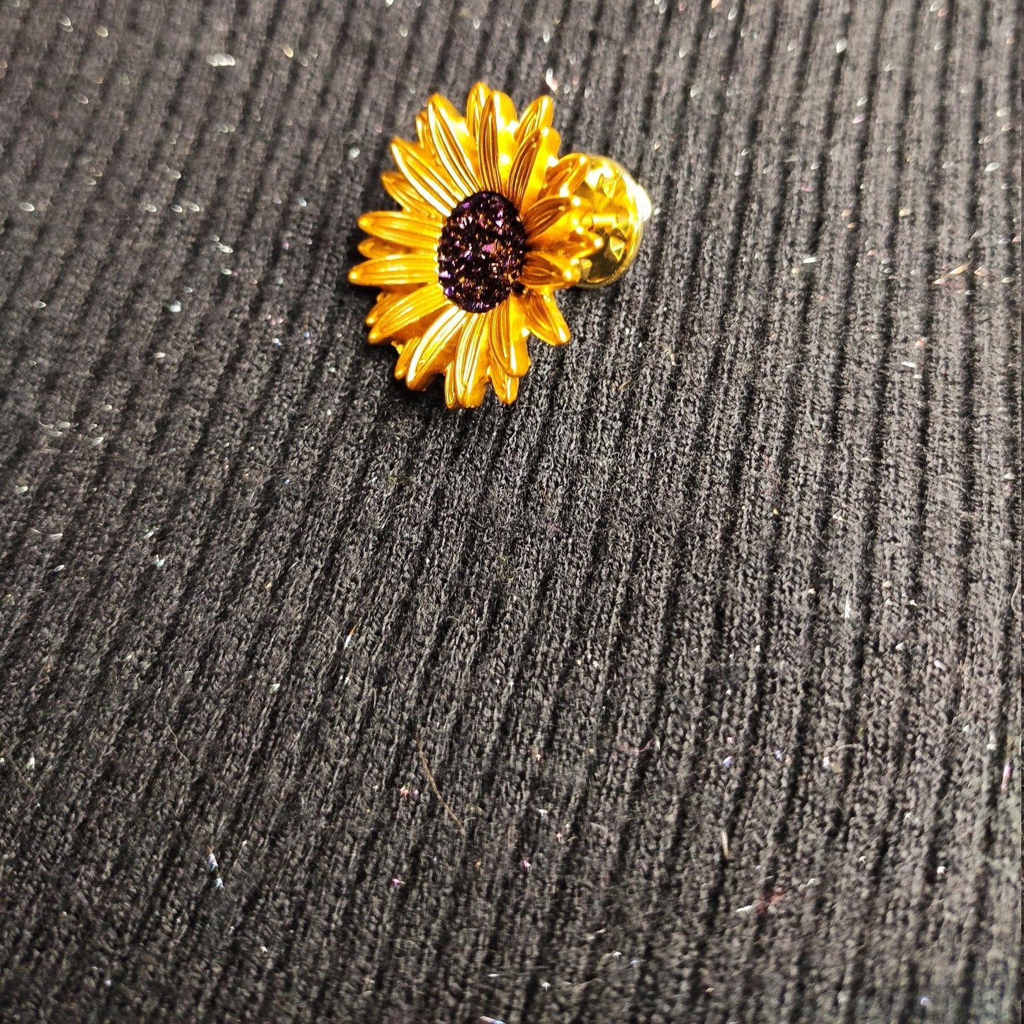 Putogn! Enamel Purple Flower Daisy Brooch – Handmade Vintage-Inspired Pin for Nature Lovers & Boho Fashionistas!