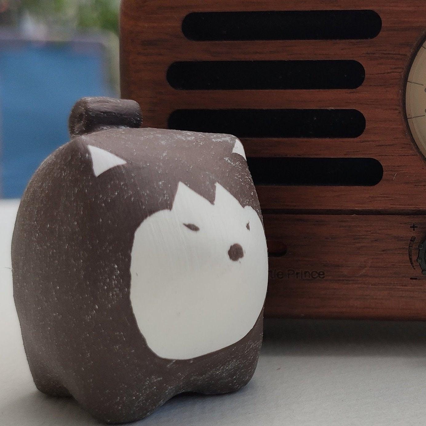 Putogn! Ceramic Mini Husky Aleska Figurines – Handmade Rustic Pet Dog Decor for Animal Lovers & Nature-Inspired Homes!