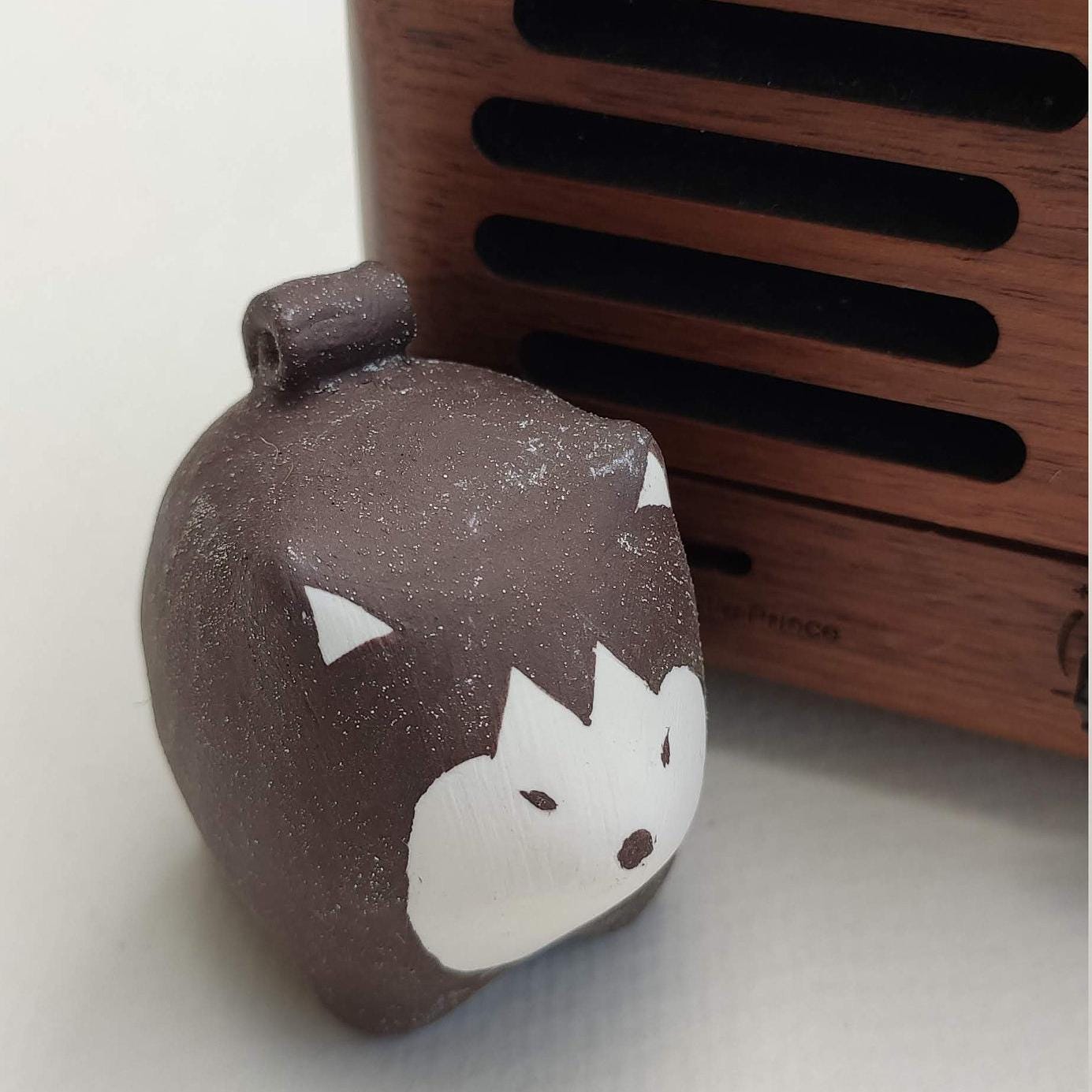 Putogn! Ceramic Mini Husky Aleska Figurines – Handmade Rustic Pet Dog Decor for Animal Lovers & Nature-Inspired Homes!