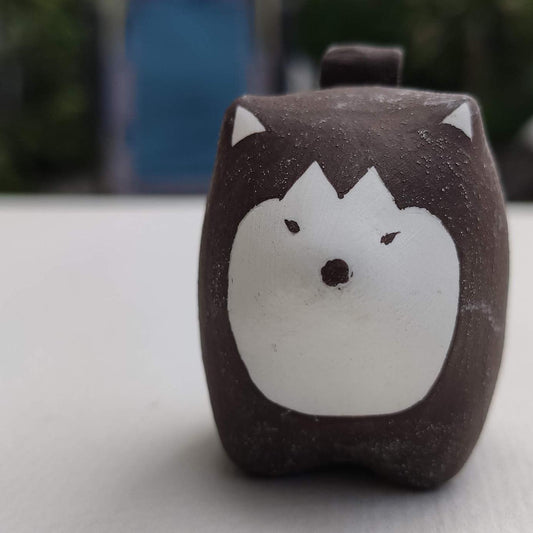 Putogn! Ceramic Mini Husky Aleska Figurines – Handmade Rustic Pet Dog Decor for Animal Lovers & Nature-Inspired Homes!