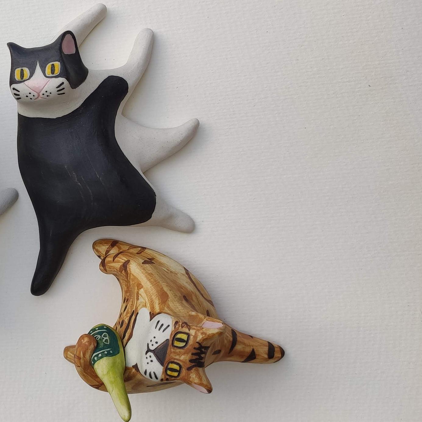 Putogn! Beer Bottle Orange Tabby Cat Figurine – Handmade Dazing Cat Decor for Cat Lovers & Beer Enthusiasts!