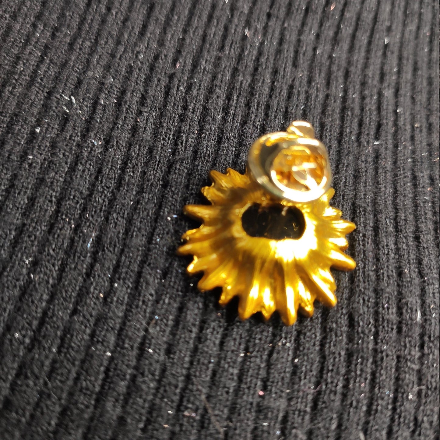 Putogn! Enamel Purple Flower Daisy Brooch – Handmade Vintage-Inspired Pin for Nature Lovers & Boho Fashionistas!