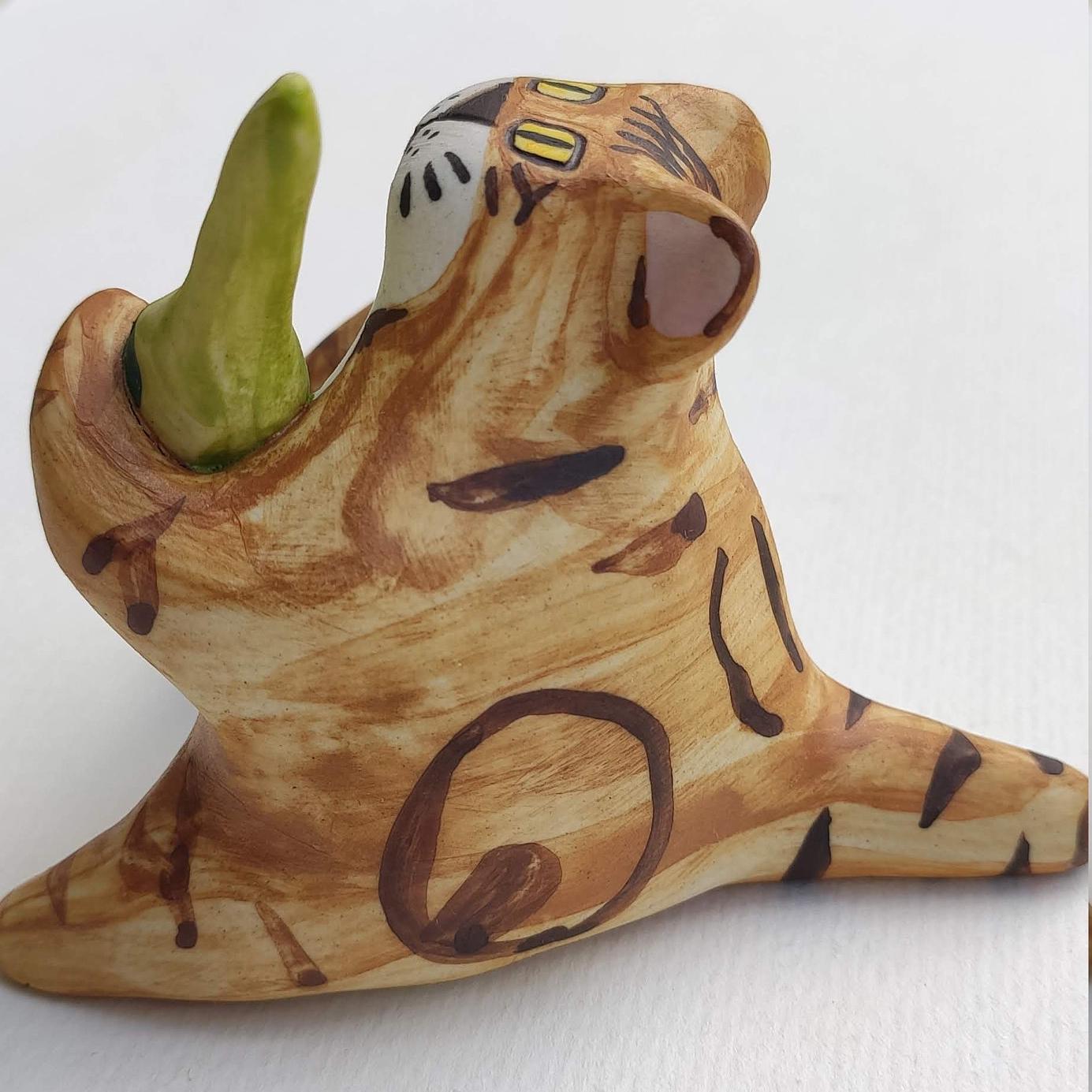 Putogn! Beer Bottle Orange Tabby Cat Figurine – Handmade Dazing Cat Decor for Cat Lovers & Beer Enthusiasts!