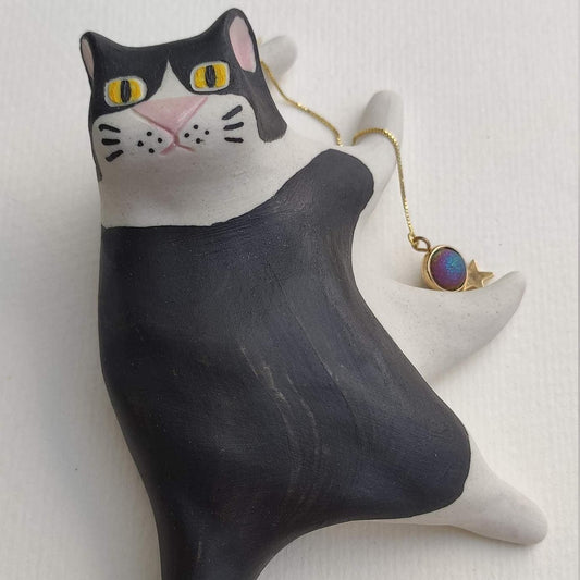 Putogn! Black and White Dazing Cats Square Face Figurine – Handmade Quirky Cat Decor for Cat Lovers & Modern Homes!
