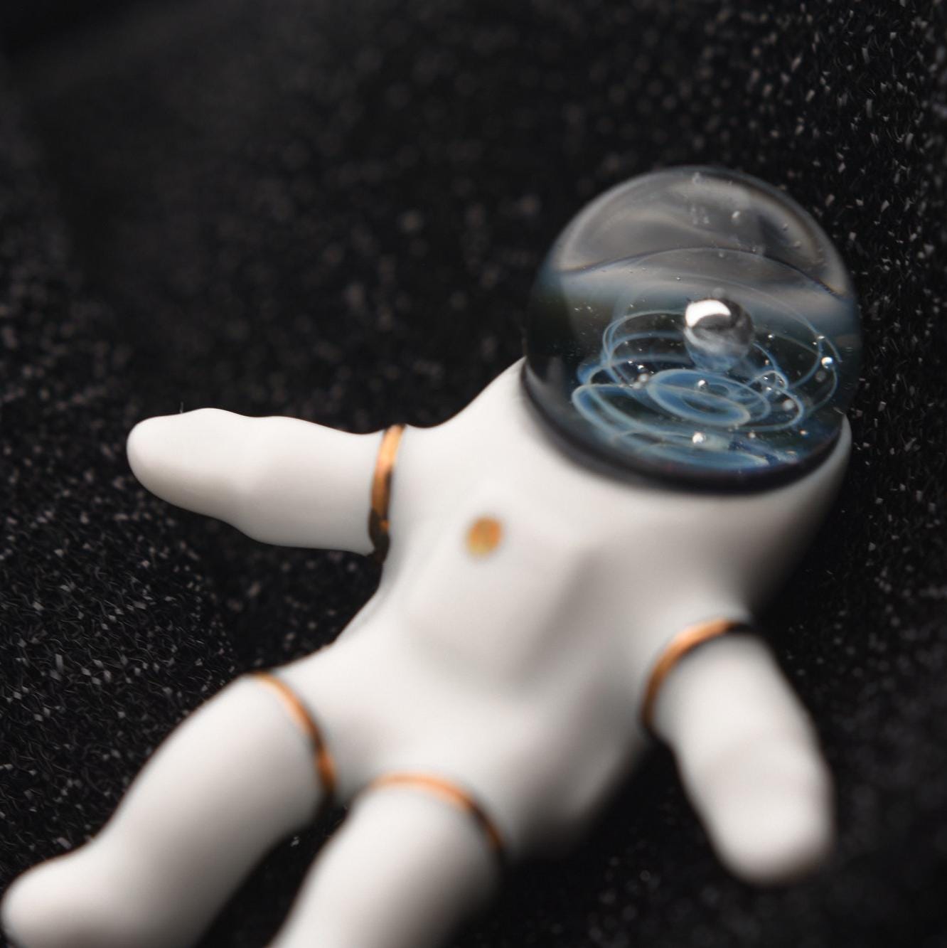 Putogn! Astronaut Brooch – Handmade Space Blown Glass Pin for Sci-Fi Lovers & Cosmic Fashionistas!