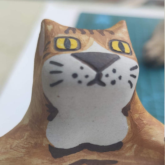 Putogn! Welcome Standing Orange Tabby Ceramic Cat Figurine – Handmade Dazing Cat Decor for Cat Lovers & Cozy Homes!
